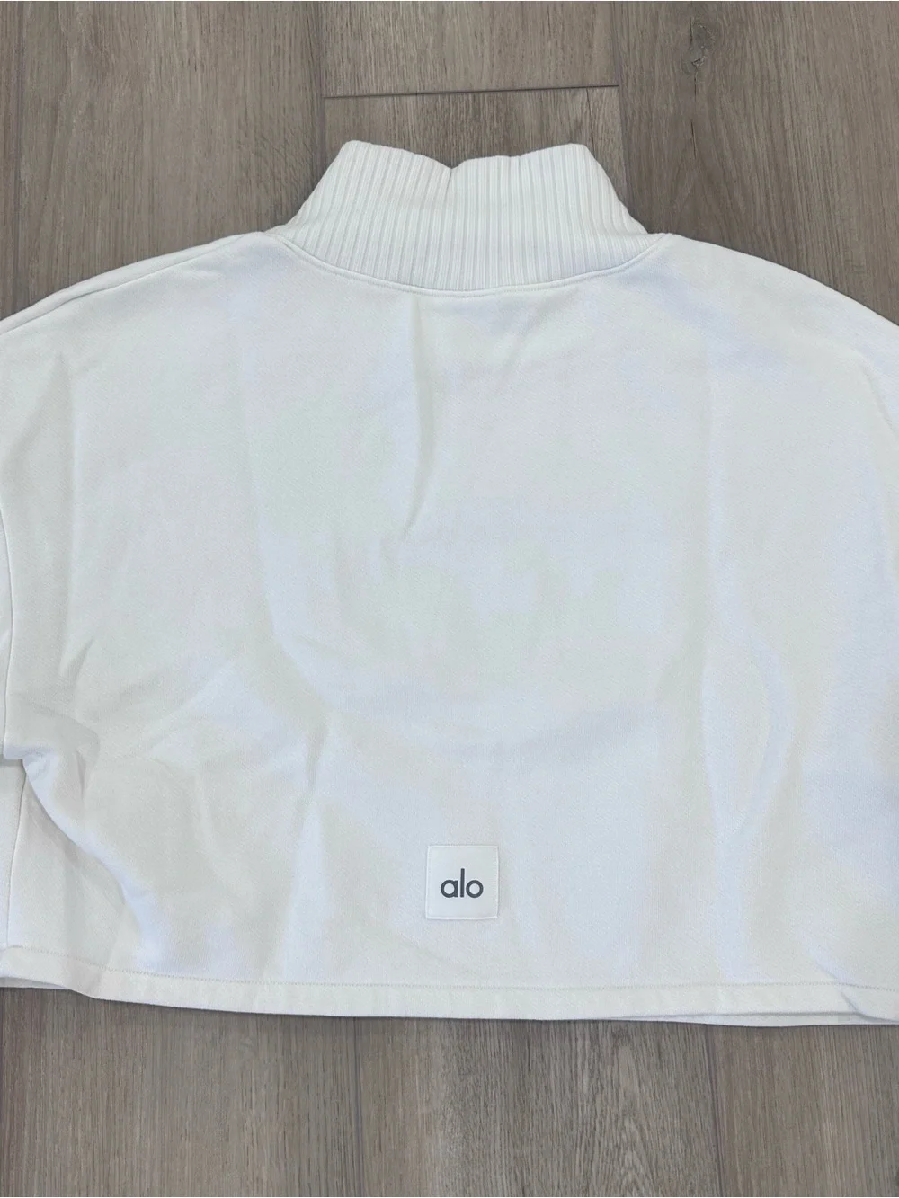 Alo yoga cropped serenity coverup pullover mock neck off white beige medium
